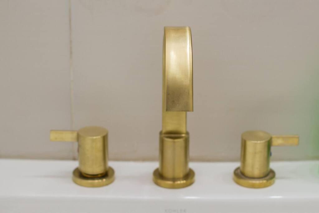 קינגסטון Royalty Suites מראה חיצוני תמונה