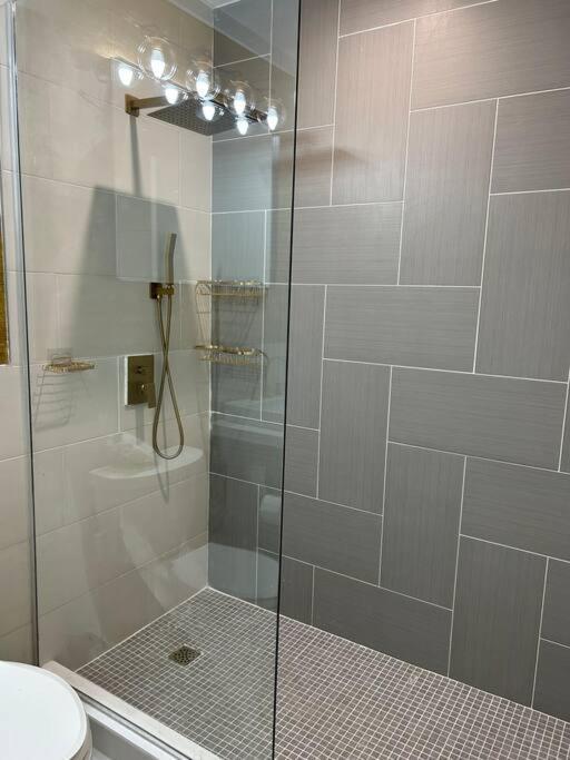 קינגסטון Royalty Suites מראה חיצוני תמונה