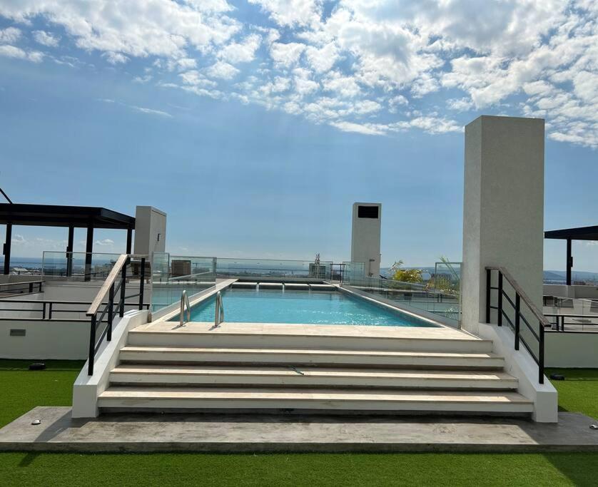 קינגסטון Royalty Suites מראה חיצוני תמונה