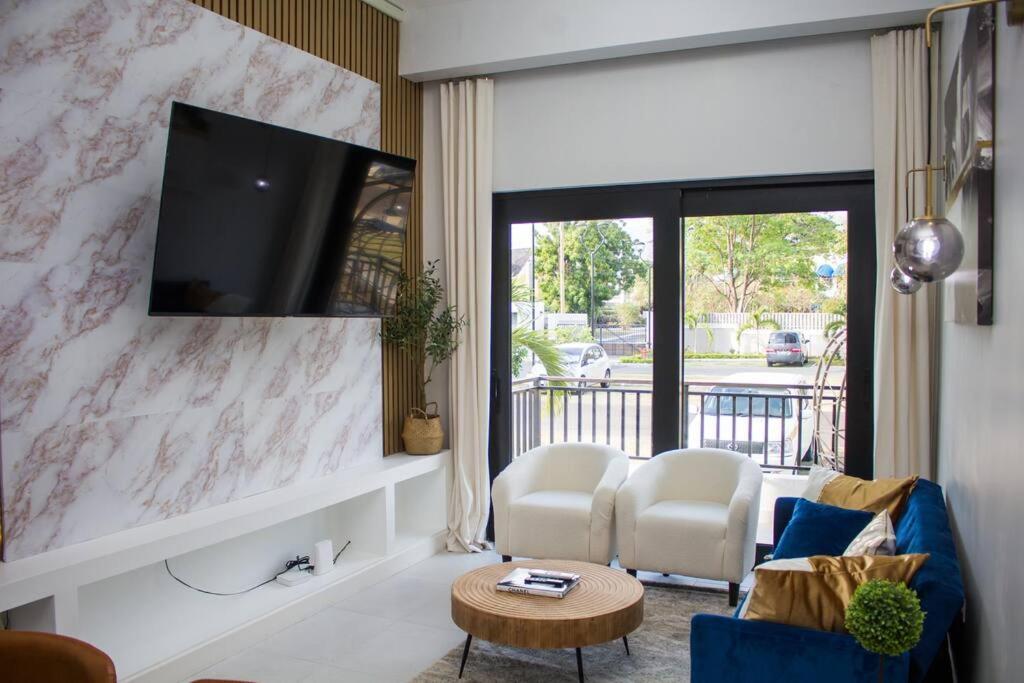 קינגסטון Royalty Suites מראה חיצוני תמונה