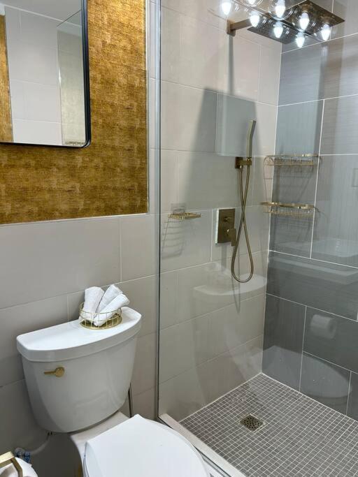 קינגסטון Royalty Suites מראה חיצוני תמונה